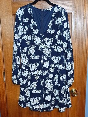 entro Navy and White Floral V-Neck Long Sleeve Dress